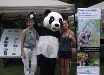 Panda avec Sophie et Anaïs au kiosque de Fleurs sauvages du Québec
